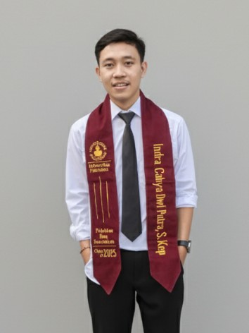 Contoh Foto Wisudawan