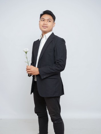 Contoh Foto Wisudawan 1421031033