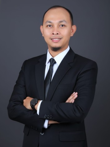 Contoh Foto Wisudawan 2620123032009